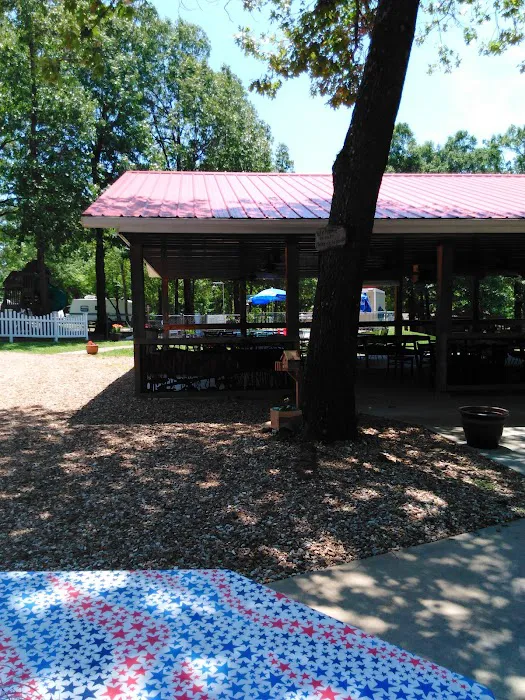 Wildoaks Campground and roadside cafe Picture 5