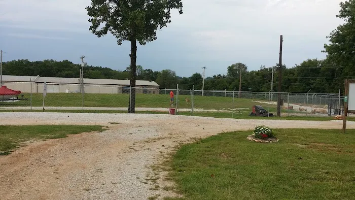 Cook's RV Motor Park Picture 2