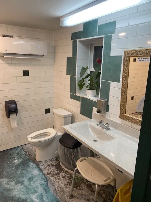 Cook's RV Motor Park Picture 5