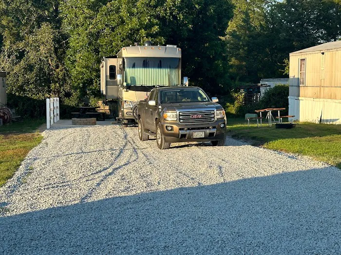 Four Oaks RV Resort Picture 1