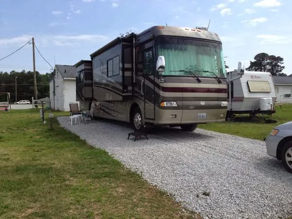 Four Oaks RV Resort Picture 3