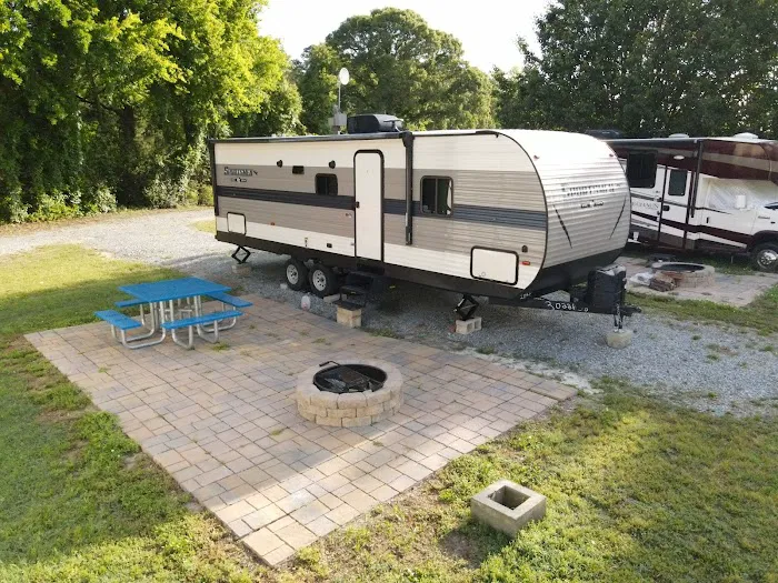 Four Oaks RV Resort Picture 5