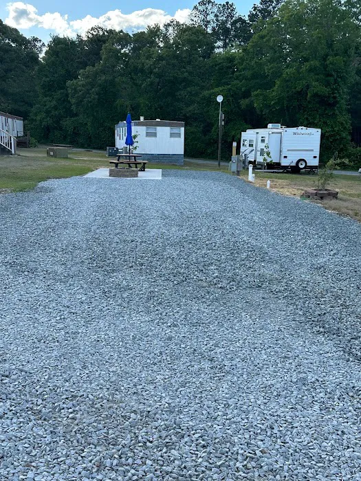 Four Oaks RV Resort Picture 7
