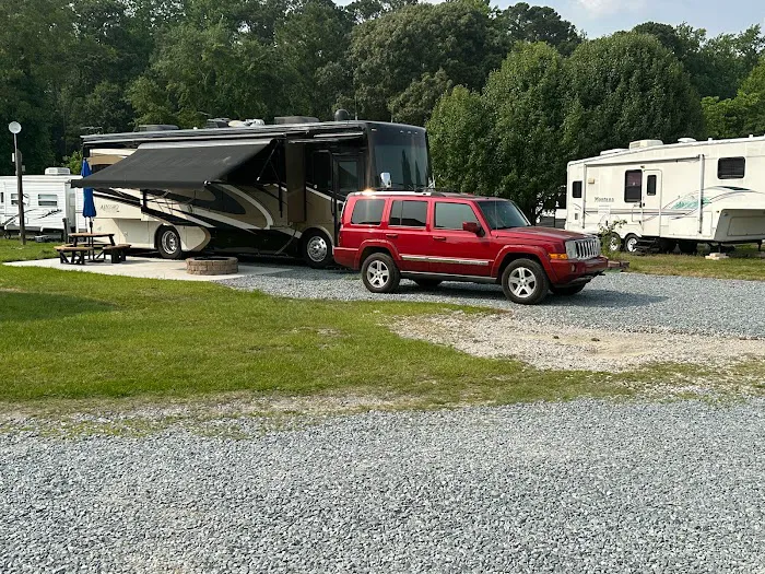 Four Oaks RV Resort Picture 6