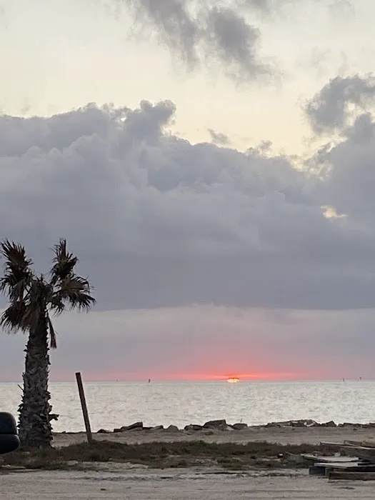 Lola & Ethel’s RV Park Picture 3