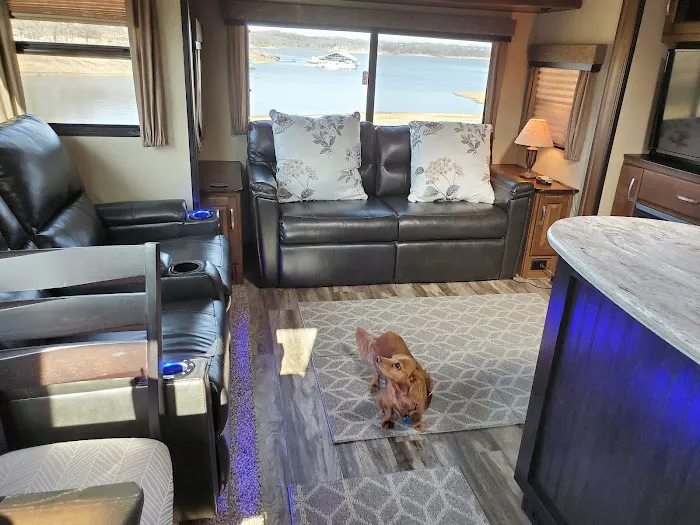 Harbor Campground and marina Picture 3