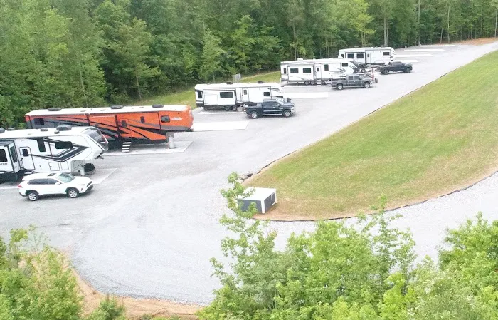 2 Lakes RV Resort Picture 5