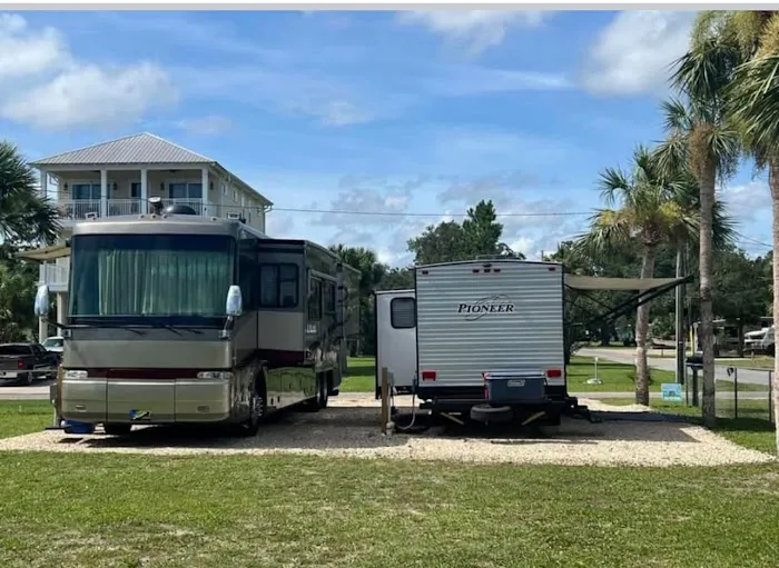 Sweet Paradise RV & Slips Picture 3