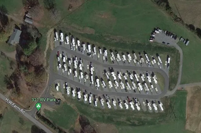 321 RV Campground Picture 8