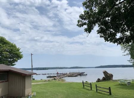 McLear's Cottage Colony and Campground