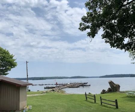 McLear's Cottage Colony and Campground