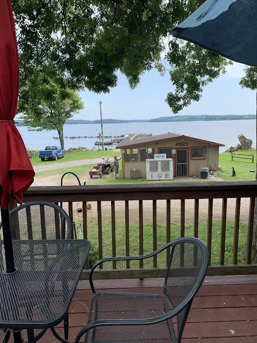 McLear's Cottage Colony and Campground Picture 3