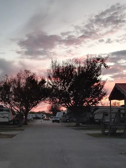 Bayou Resorts Campground & Cabins LLC Picture 7