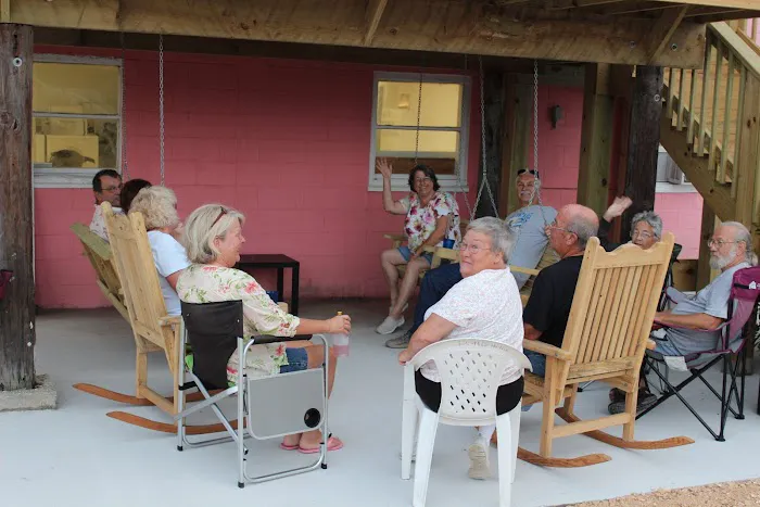 Island House RV Park Picture 3