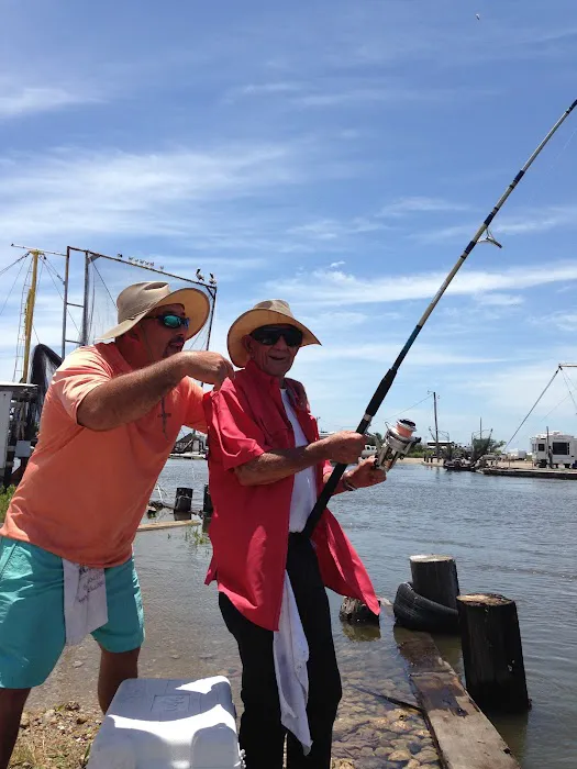 Lapeyrouse Seafood Bar & Grocery Inc Picture 4