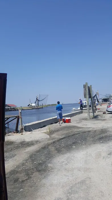 Lapeyrouse Seafood Bar & Grocery Inc Picture 3