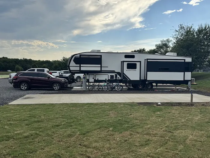 Lake Pointe RV Park Picture 2