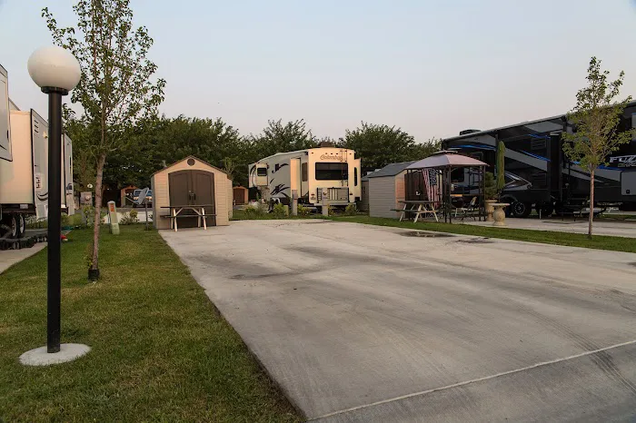 Camp VIP RV Park Picture 8