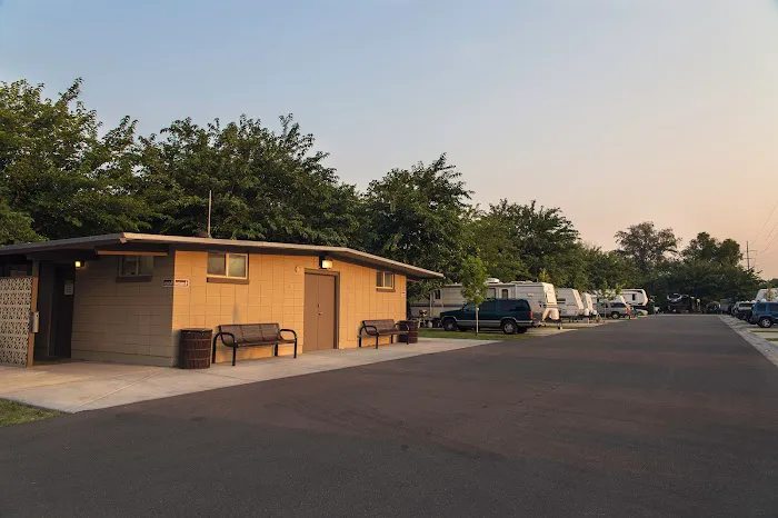 Camp VIP RV Park Picture 5