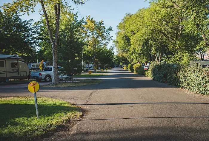 Camp VIP RV Park Picture 10