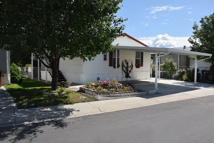 Riverside Manufactured Home Community Picture 9