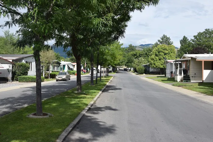 Camelot Manufactured Home Community Picture 7