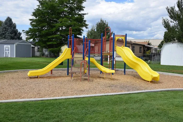 Crescentwood Village Manufactured Home Community Picture 4