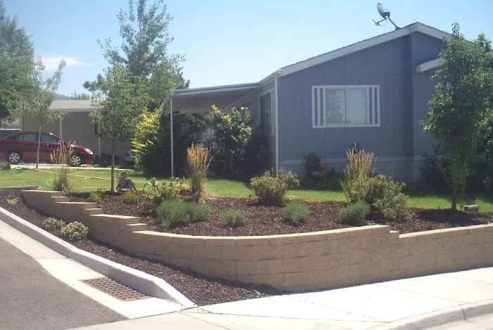 Apple Acres Picture 4