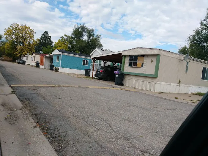 Cedarwood Mobile Home Park Picture 2