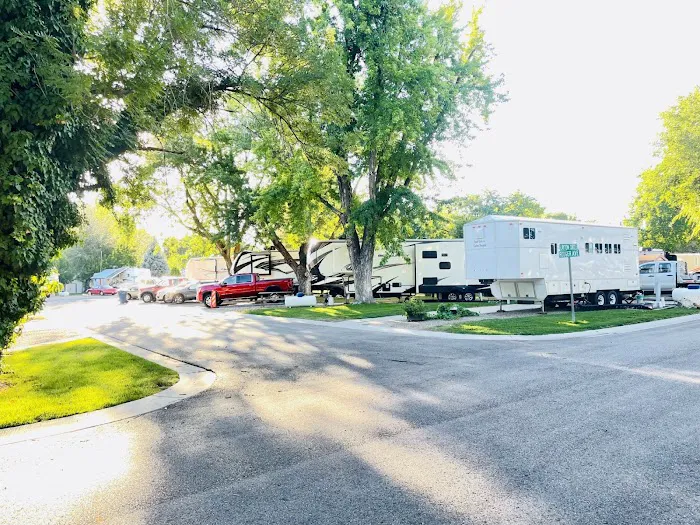 Circle L Manufactured Home Community Picture 2