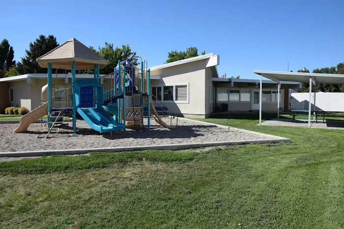 Riverdale Manufactured Home Community Picture 10