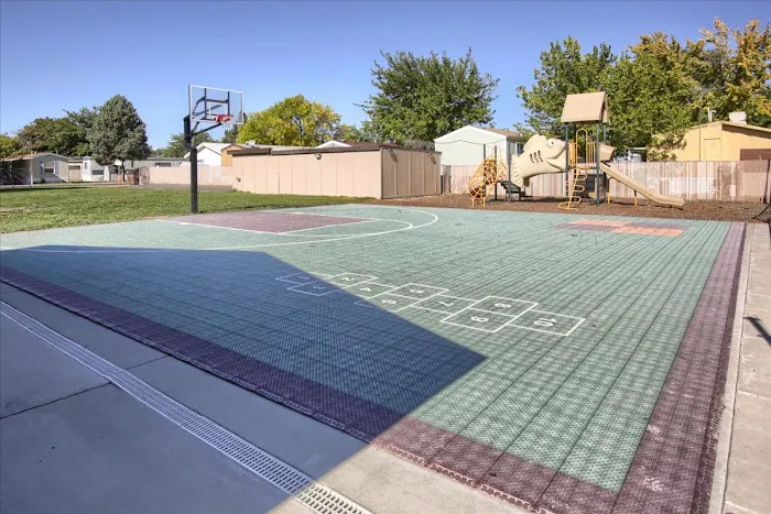 Crestline Mobile Estates Picture 3