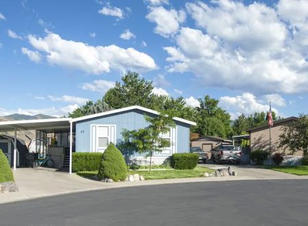Oakbrook Crest, manufactured home community