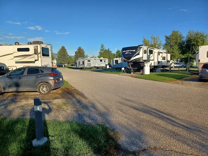Traveland RV Park Picture 3