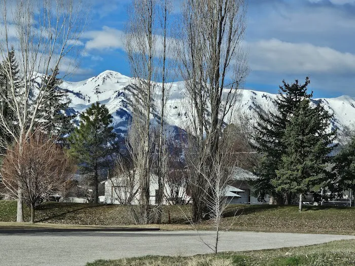 Traveland RV Park Picture 5