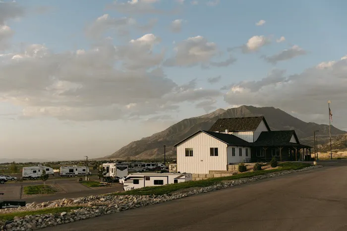 Rollin' Home RV Park Picture 3