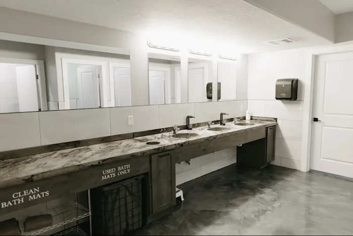 Rollin' Home RV Park Picture 9