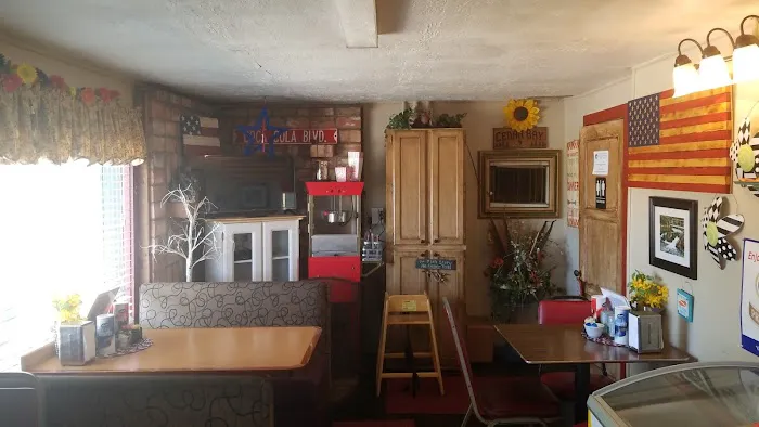 Cedar Bay Marina RV Park & Cafe Picture 3