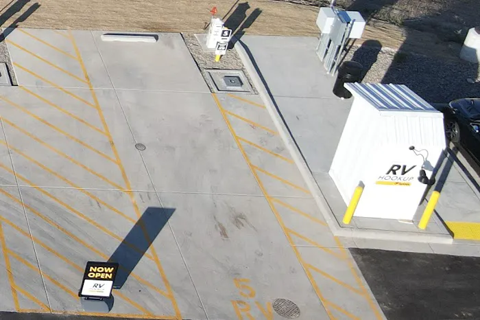 Love's RV Hookup Picture 7