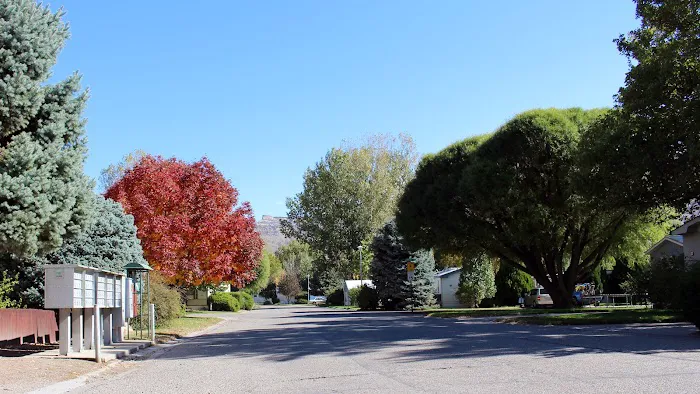 Palisade Mobile Home Park Picture 10