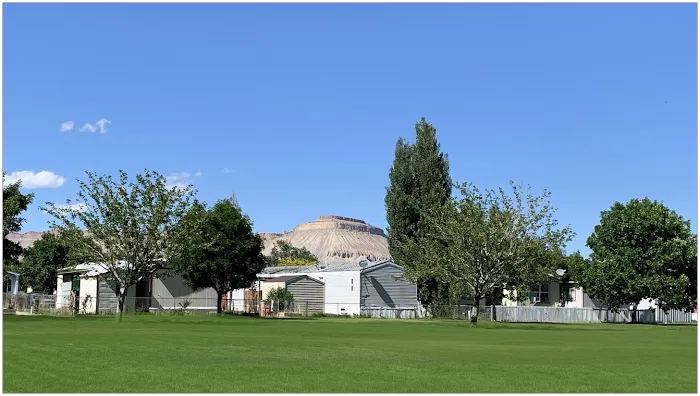 Candlewood Park Picture 9