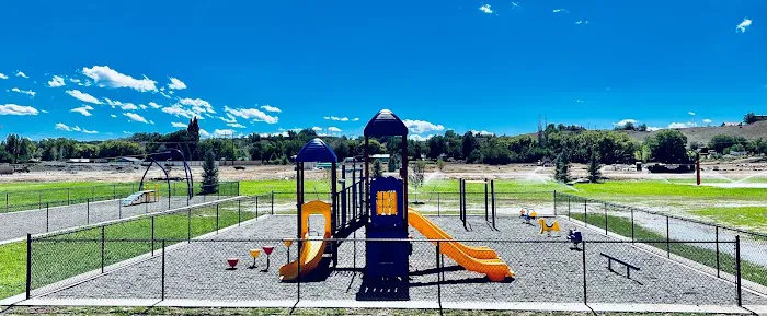 Hidden Lake Manufactured Home Community Picture 4