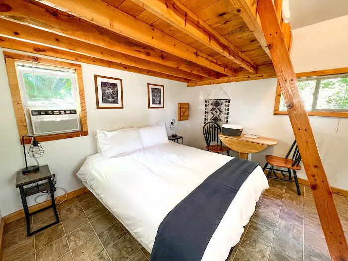 Cedar Creek Lodging & RV Park Picture 1