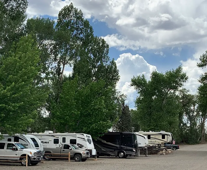 Riverbend RV Park and Cabins Picture 3