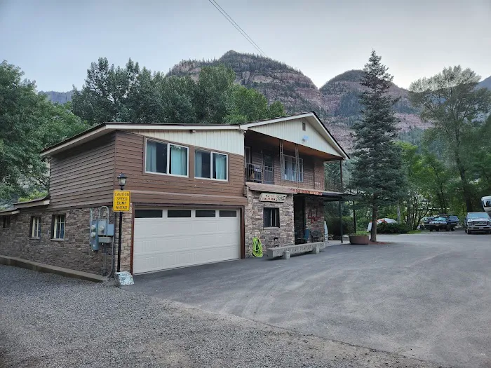 4J+1+1 RV Park Picture 7