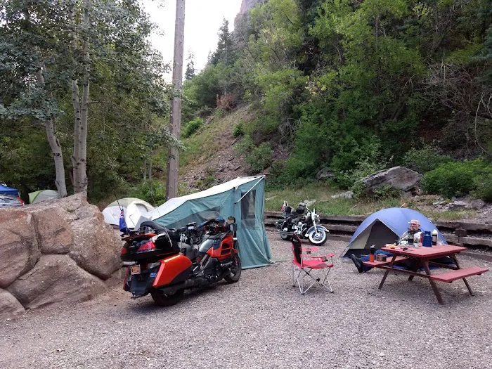 4J+1+1 RV Park Picture 2