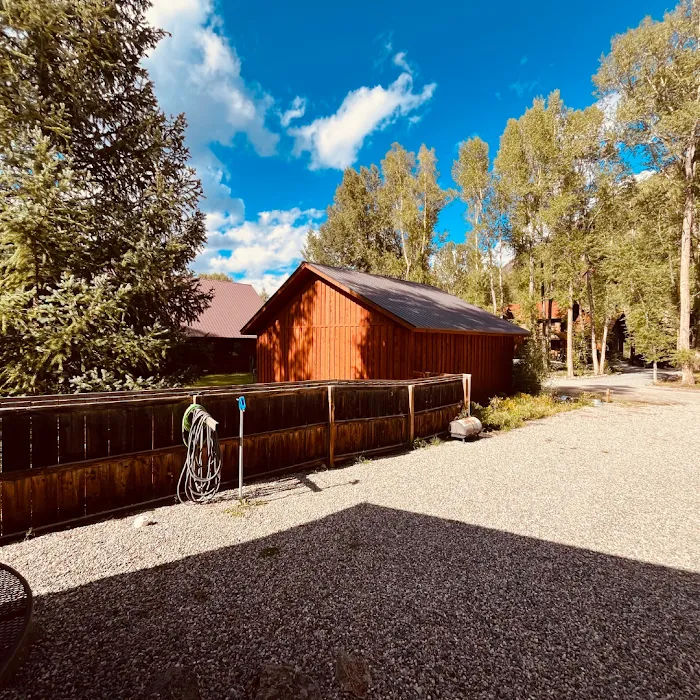 The Cozy Lake City RV Picture 1