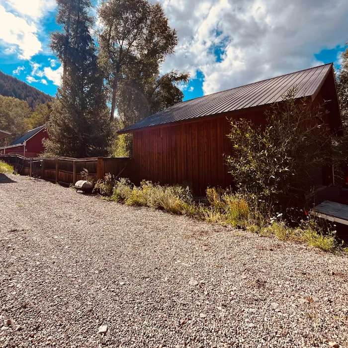 The Cozy Lake City RV Picture 2