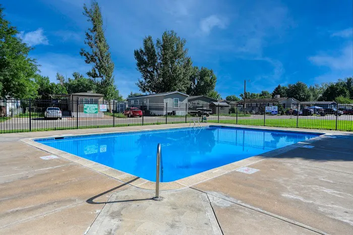 Collins Aire Mobile Home Park Picture 4