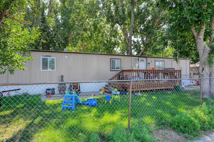 Collins Aire Mobile Home Park Picture 3